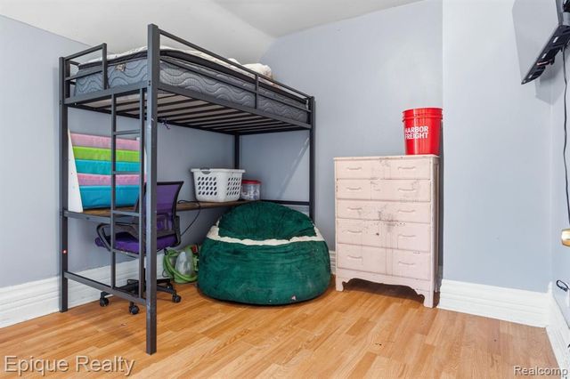 1128 Gillett Street, Port Huron, MI 48060