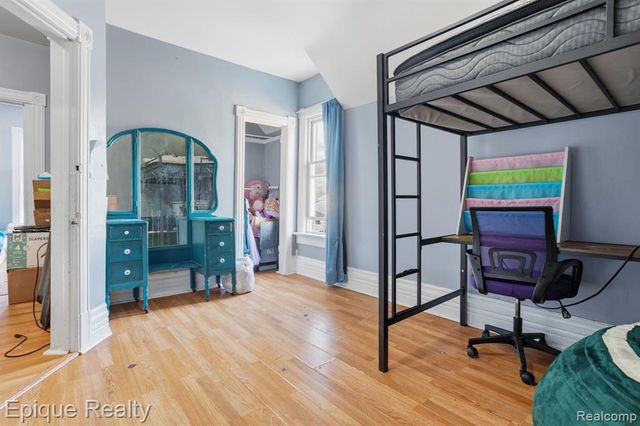 1128 Gillett Street, Port Huron, MI 48060