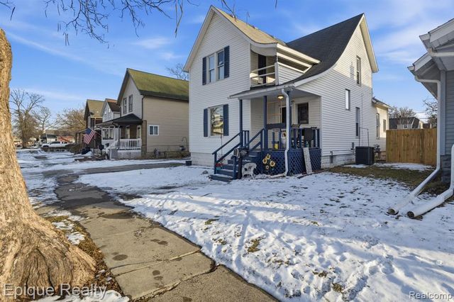 1128 Gillett Street, Port Huron, MI 48060