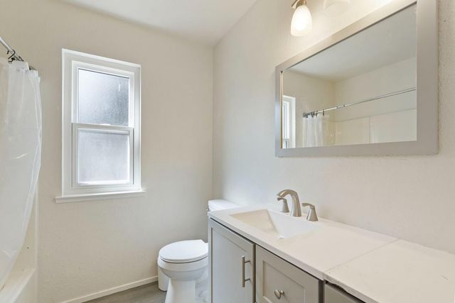 1321 White Owl Ln, Stockton, CA 95215