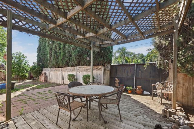 1321 White Owl Ln, Stockton, CA 95215