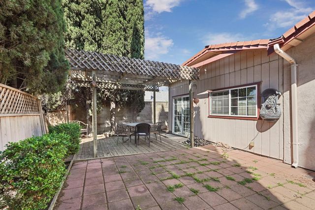 1321 White Owl Ln, Stockton, CA 95215