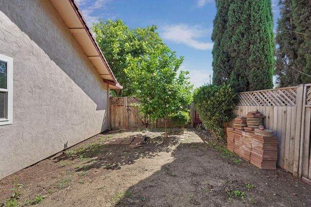 1321 White Owl Ln, Stockton, CA 95215