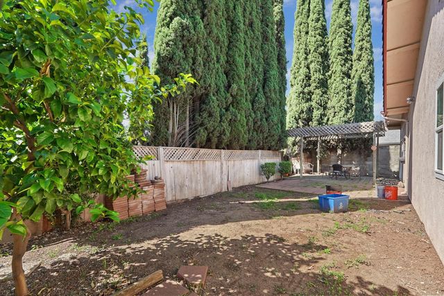 1321 White Owl Ln, Stockton, CA 95215