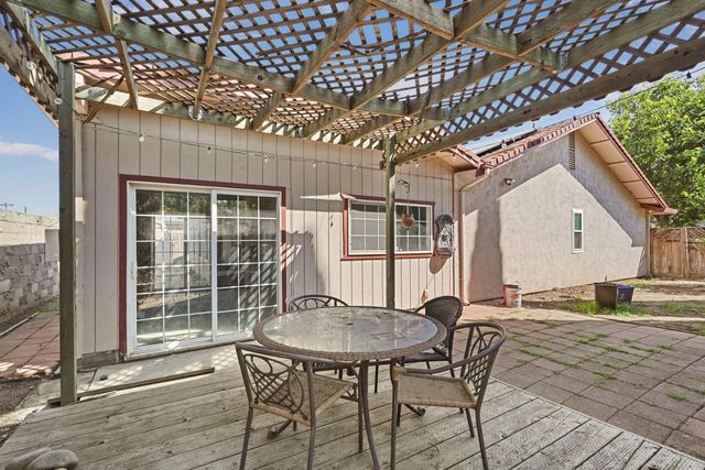 1321 White Owl Ln, Stockton, CA 95215
