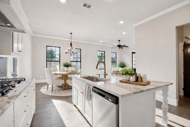 305 Sunset Lane 101, Fort Worth, TX 76114