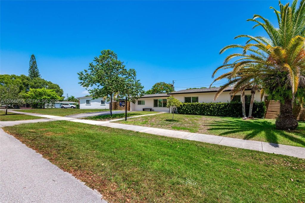 18145 SW 95th Court, Palmetto Bay, FL 33157