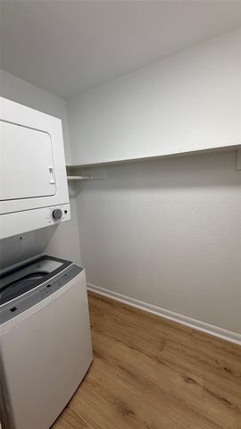 2401 Manor RD 126, Austin, TX 78722
