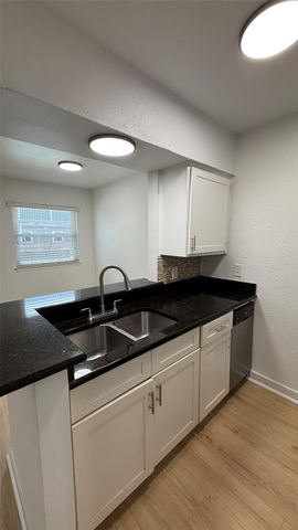 2401 Manor RD 126, Austin, TX 78722