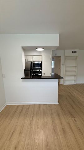 2401 Manor RD 126, Austin, TX 78722