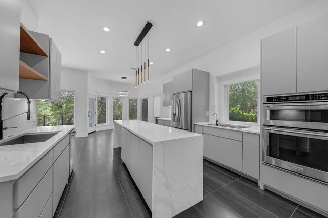 414 New Lido DR, Lakeway, TX 78734