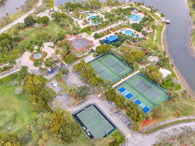 2237 NW 171st Terrace, Pembroke Pines, FL 33028