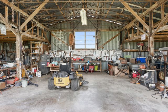 18108 Werchan LN, Coupland, TX 78615
