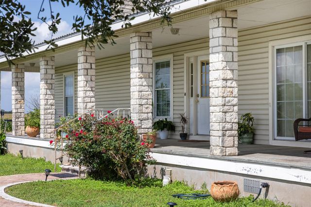 18108 Werchan LN, Coupland, TX 78615