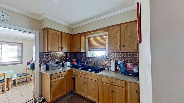 910 Temple Ave, New Castle, PA 16101