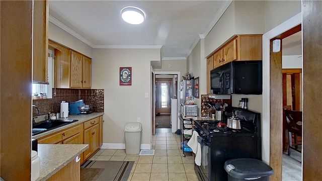 910 Temple Ave, New Castle, PA 16101