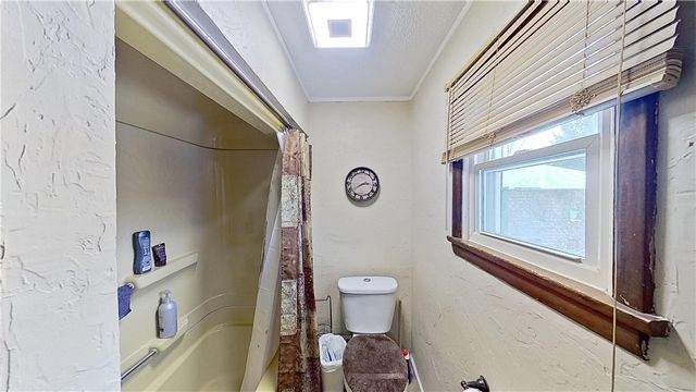 910 Temple Ave, New Castle, PA 16101