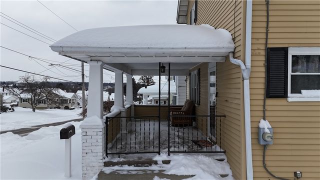 910 Temple Ave, New Castle, PA 16101