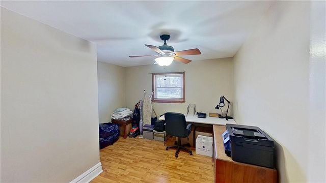 910 Temple Ave, New Castle, PA 16101