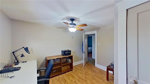 910 Temple Ave, New Castle, PA 16101