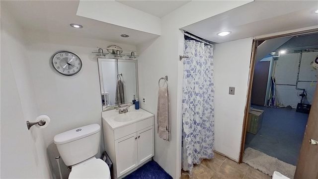 910 Temple Ave, New Castle, PA 16101