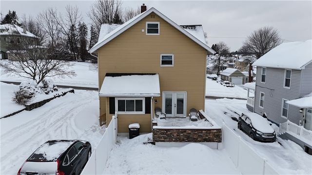 910 Temple Ave, New Castle, PA 16101