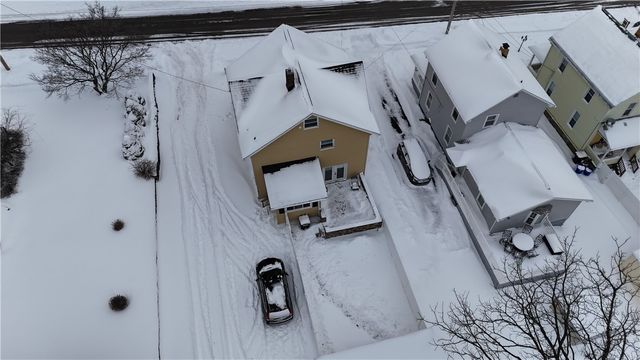 910 Temple Ave, New Castle, PA 16101