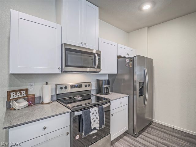 483 Waterfall Cove Court, Henderson, NV 89002