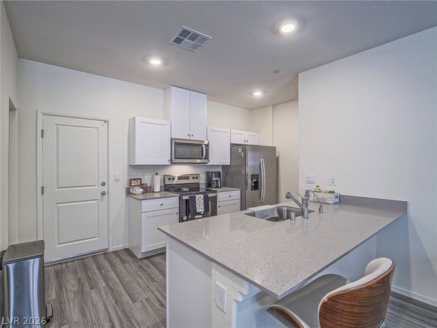 483 Waterfall Cove Court, Henderson, NV 89002