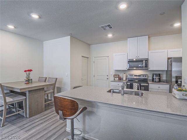 483 Waterfall Cove Court, Henderson, NV 89002