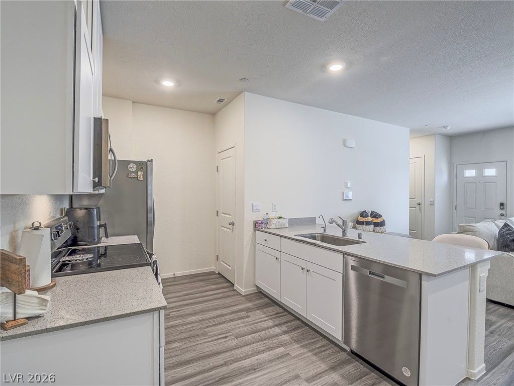 483 Waterfall Cove Court, Henderson, NV 89002