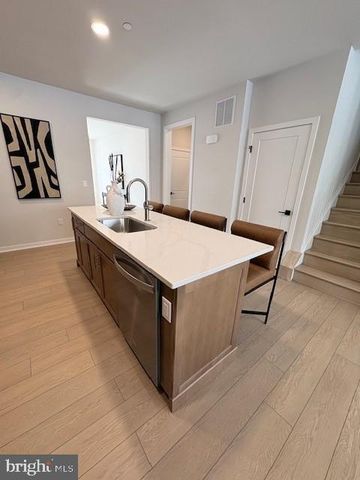 40 GRAYSON LN, Downingtown, PA 19335