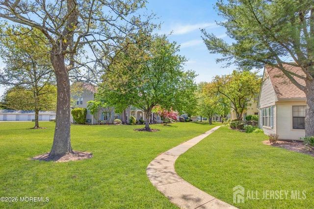 318 Wycoff Way W, East Brunswick, NJ 08816