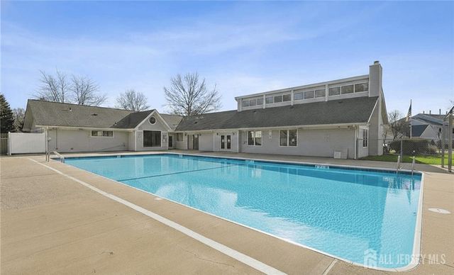 318 Wycoff Way W, East Brunswick, NJ 08816