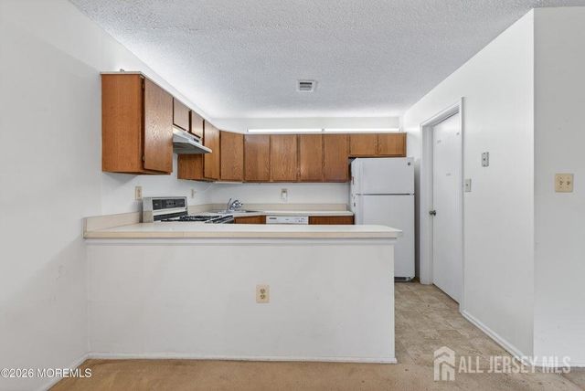 318 Wycoff Way W, East Brunswick, NJ 08816