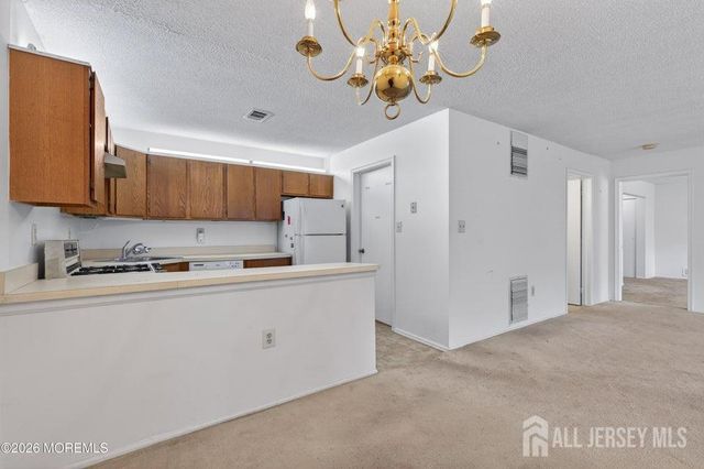 318 Wycoff Way W, East Brunswick, NJ 08816