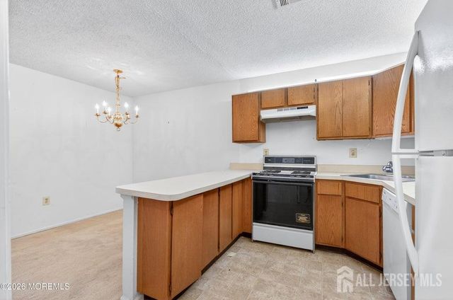318 Wycoff Way W, East Brunswick, NJ 08816