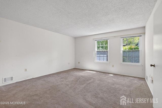 318 Wycoff Way W, East Brunswick, NJ 08816