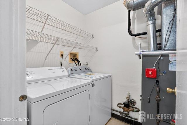 318 Wycoff Way W, East Brunswick, NJ 08816