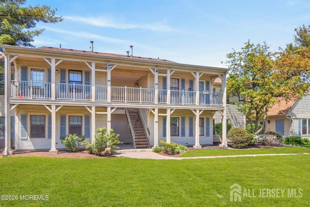 318 Wycoff Way W, East Brunswick, NJ 08816