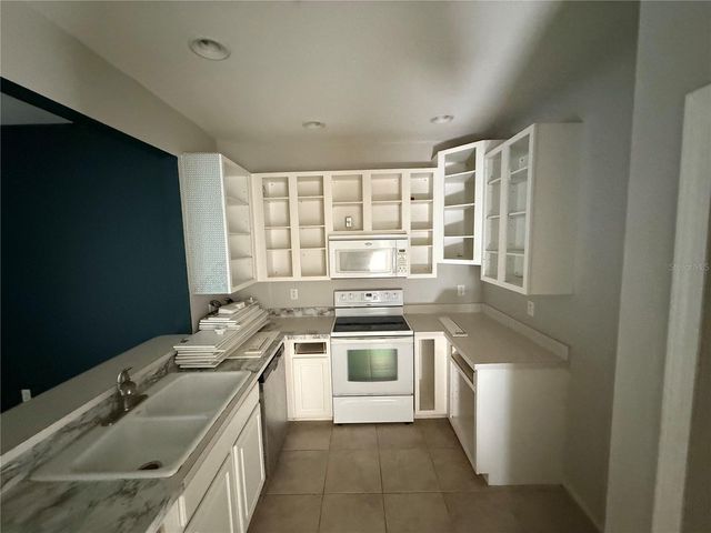 3693 PARKRIDGE CIRCLE 7-101, Sarasota, FL 34243