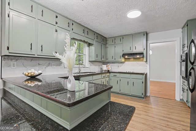 5148 Rocky Glen, Stone Mountain, GA 30088