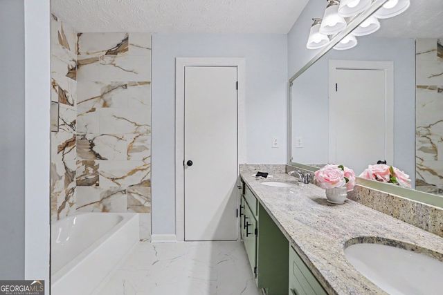 5148 Rocky Glen, Stone Mountain, GA 30088