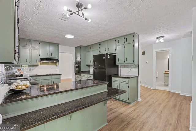 5148 Rocky Glen, Stone Mountain, GA 30088
