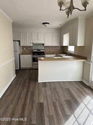 1119 Grovemont Drive J6, Greenville, NC 27834