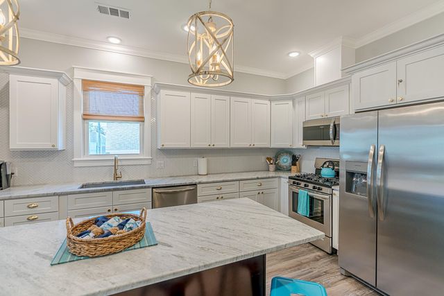 1224 Avenue K, Galveston, TX 77550
