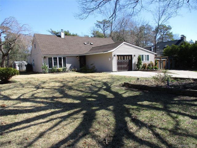 39 Split Cedar Drive, Islandia, NY 11749