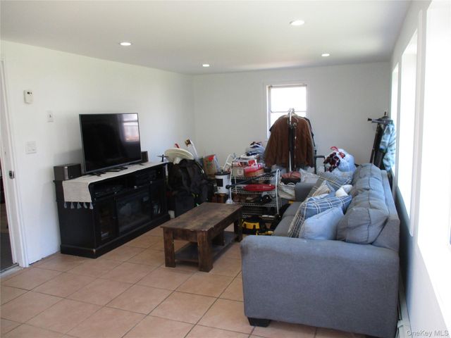 39 Split Cedar Drive, Islandia, NY 11749