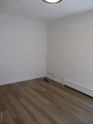 39 Split Cedar Drive, Islandia, NY 11749