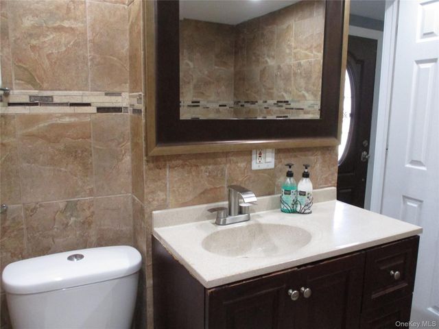 39 Split Cedar Drive, Islandia, NY 11749